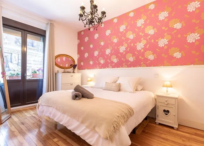 Between Old Town & Guggenheim!! Private Parking Apartment