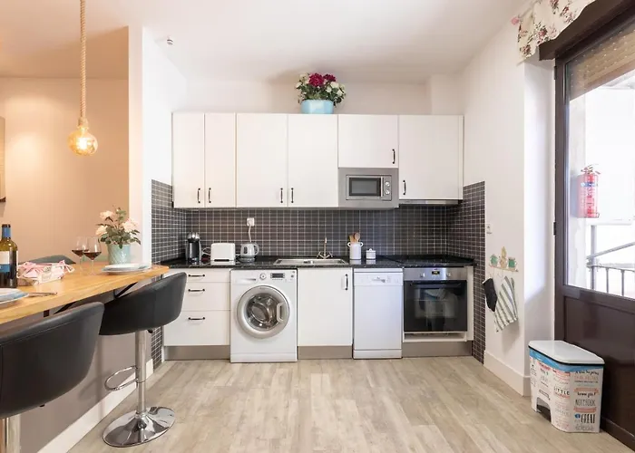 Between Old Town & Guggenheim!! Private Parking Apartment