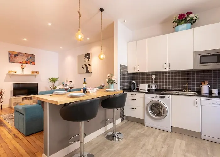 Between Old Town & Guggenheim!! Private Parking Apartment