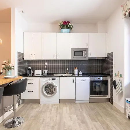 Between Old Town & Guggenheim!! Private Parking アパート