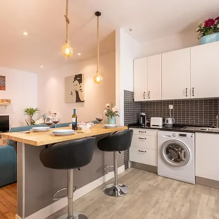 Between Old Town & Guggenheim!! Private Parking アパート