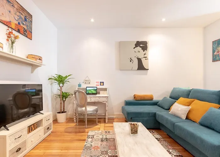 Between Old Town & Guggenheim!! Private Parking *