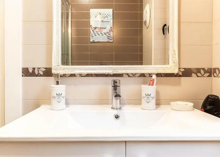 Between Old Town & Guggenheim!! Private Parking Бильбао